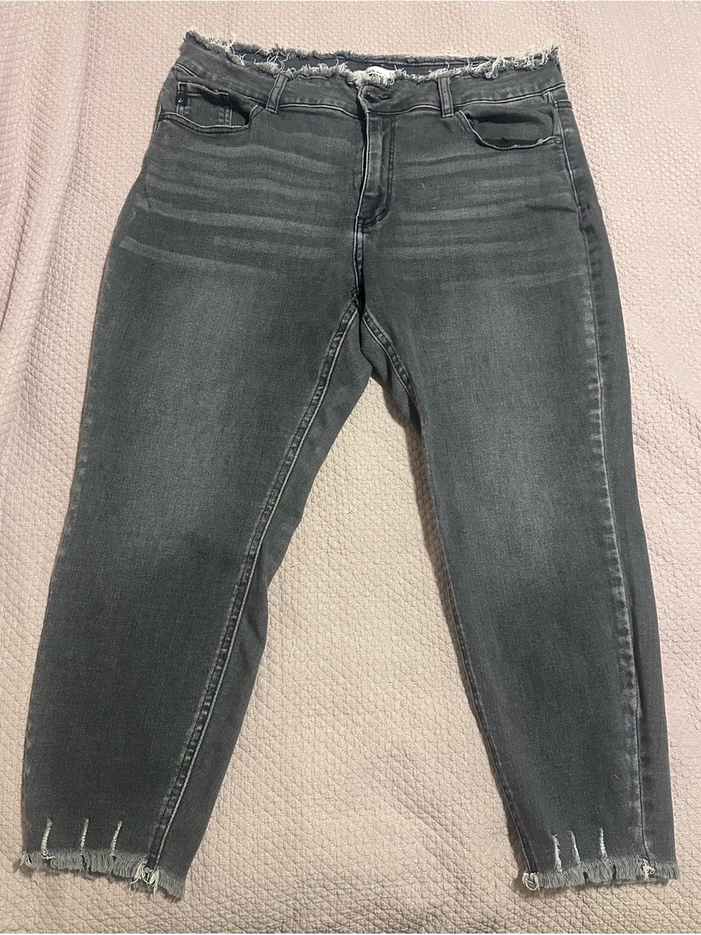 KanCan women’s plus 20w Washed Black High-Rise Skinny Jeans with Frayed Hem